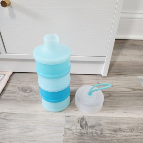 Amazon Aqua Blue Stackable Formula Dispenser & Snack Container - Picture 3 of 4